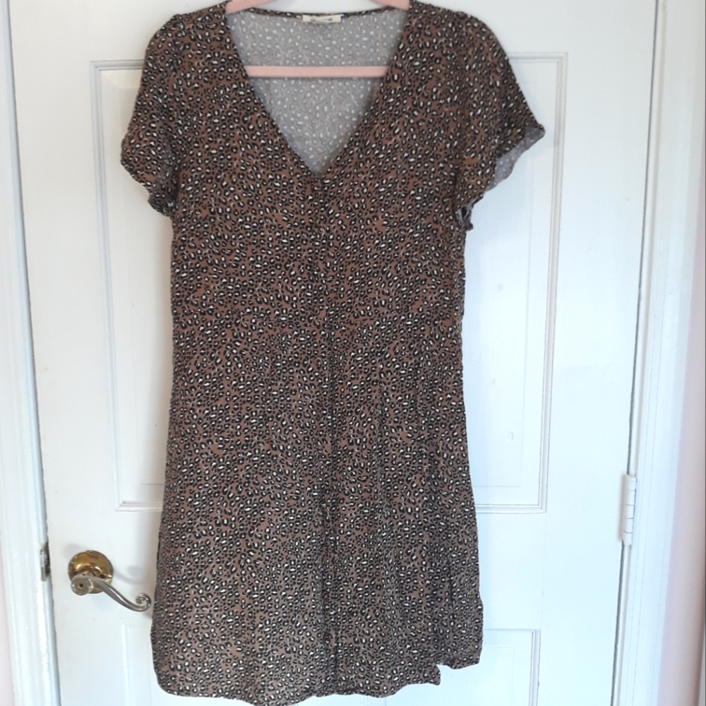 Goodthreads leopard print brown short sleeve button up v neck mini dress